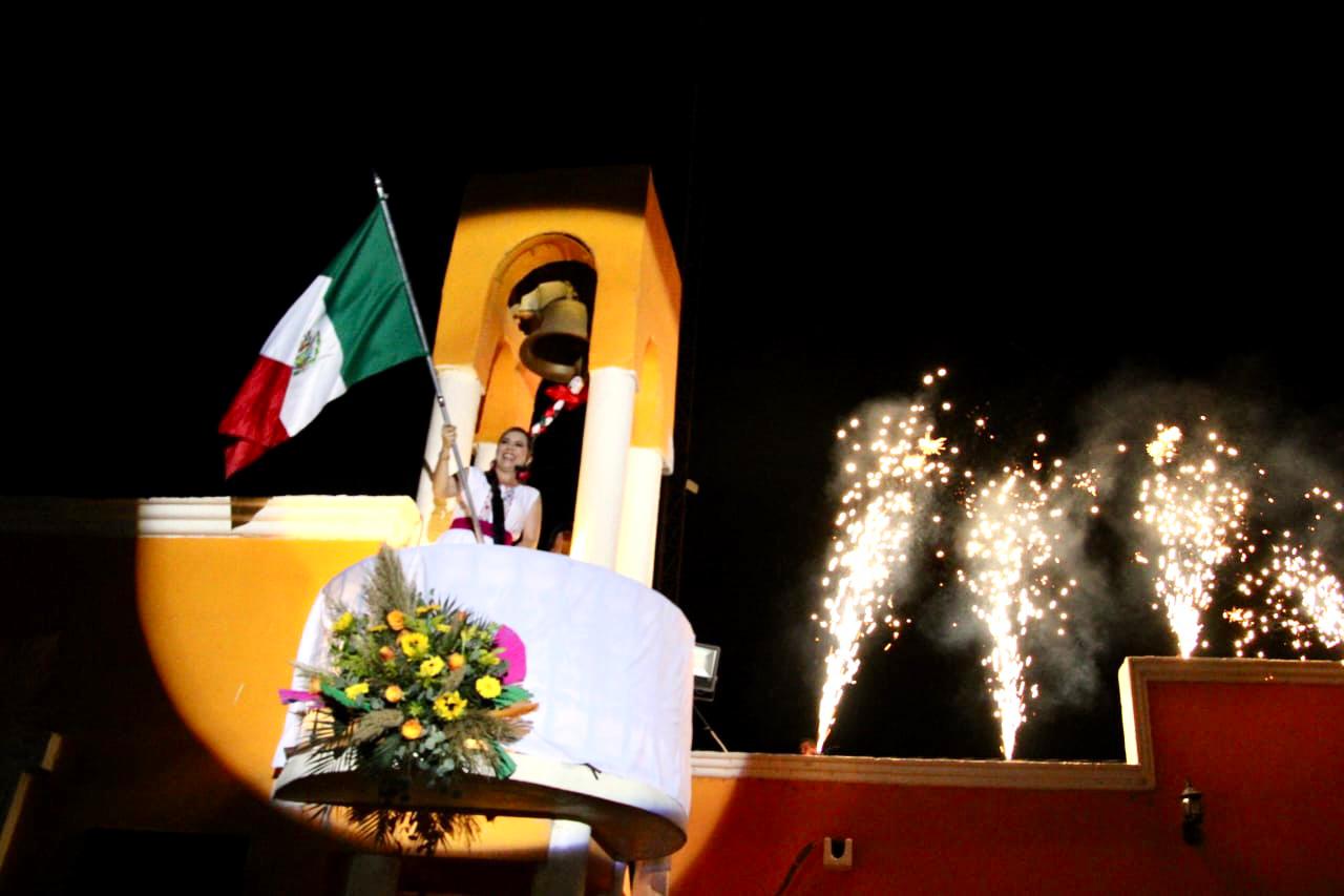 Aid L Pez De Anda Enciende La Noche Con El Grito De Independencia