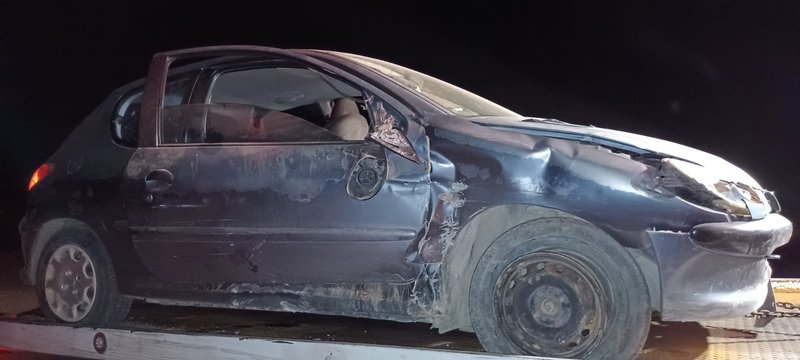 PIERDE EL CONTROL EN CURVA Y CHOCA CONTRA ARBOTANTE, VIAJABA FAMILIA DE ...