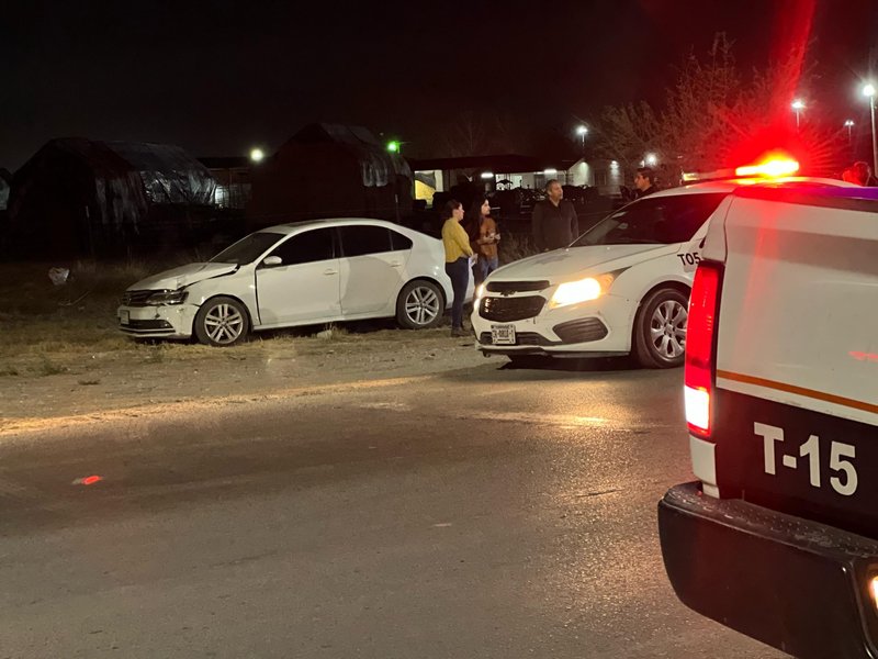 CONDUCTORA PIERDE EL CONTROL Y SE IMPACTA EN ZONA DE RIESGO - ENCORTO NEWS